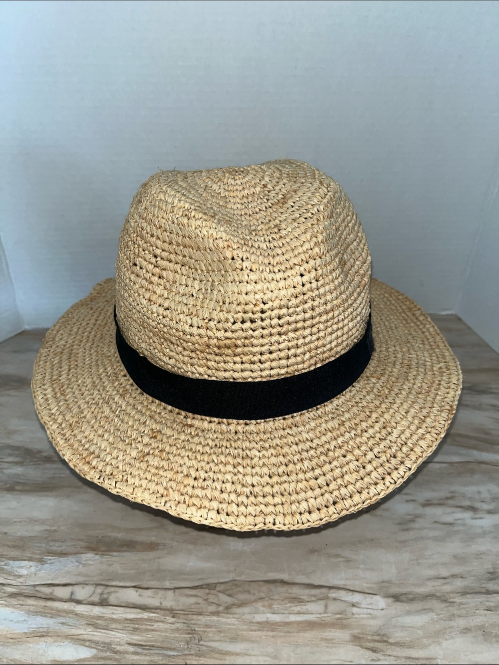 NWT GAP Natural Straw Hat with Black Band
M/L